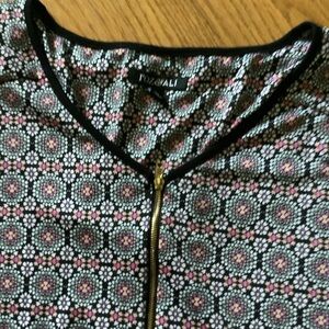 Roz & Ali Geometric Print Blouse with Zipper